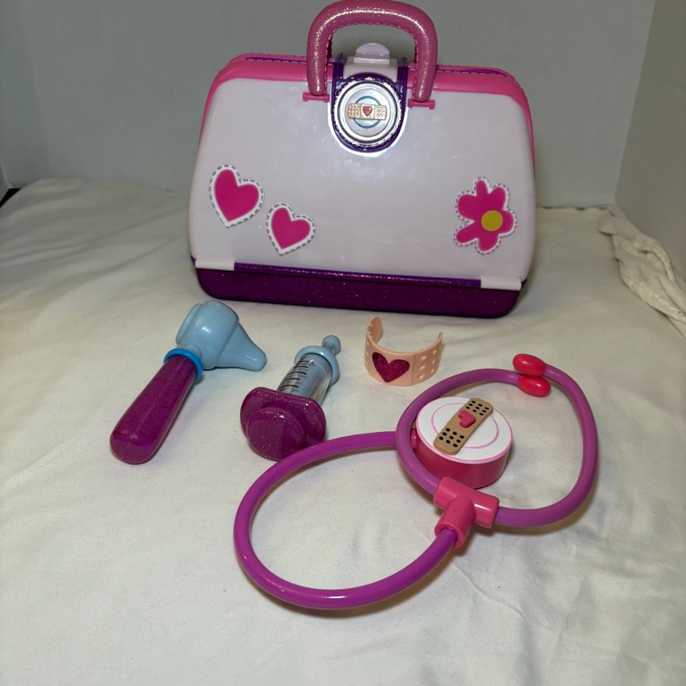 Disney Store Doc McStuffins 5 pc Lot Doctor Bag Set with tools Stethoscope Talks